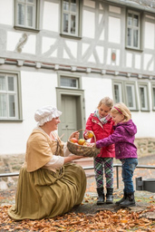 "Friederike und die Äpfeldiebe" - Führung im Kostüm für Kinder