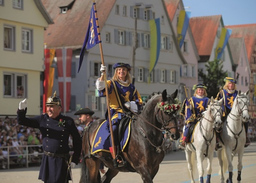 Historischer Festzug - mit Gruppen von der Staufer-Zeit bis Bismarck-Ära