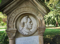 Der Alte Friedhof: Hugo von Ritgen - wo der "kostbare Pariser" schläft - Premiere